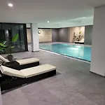 Mit Pool Am